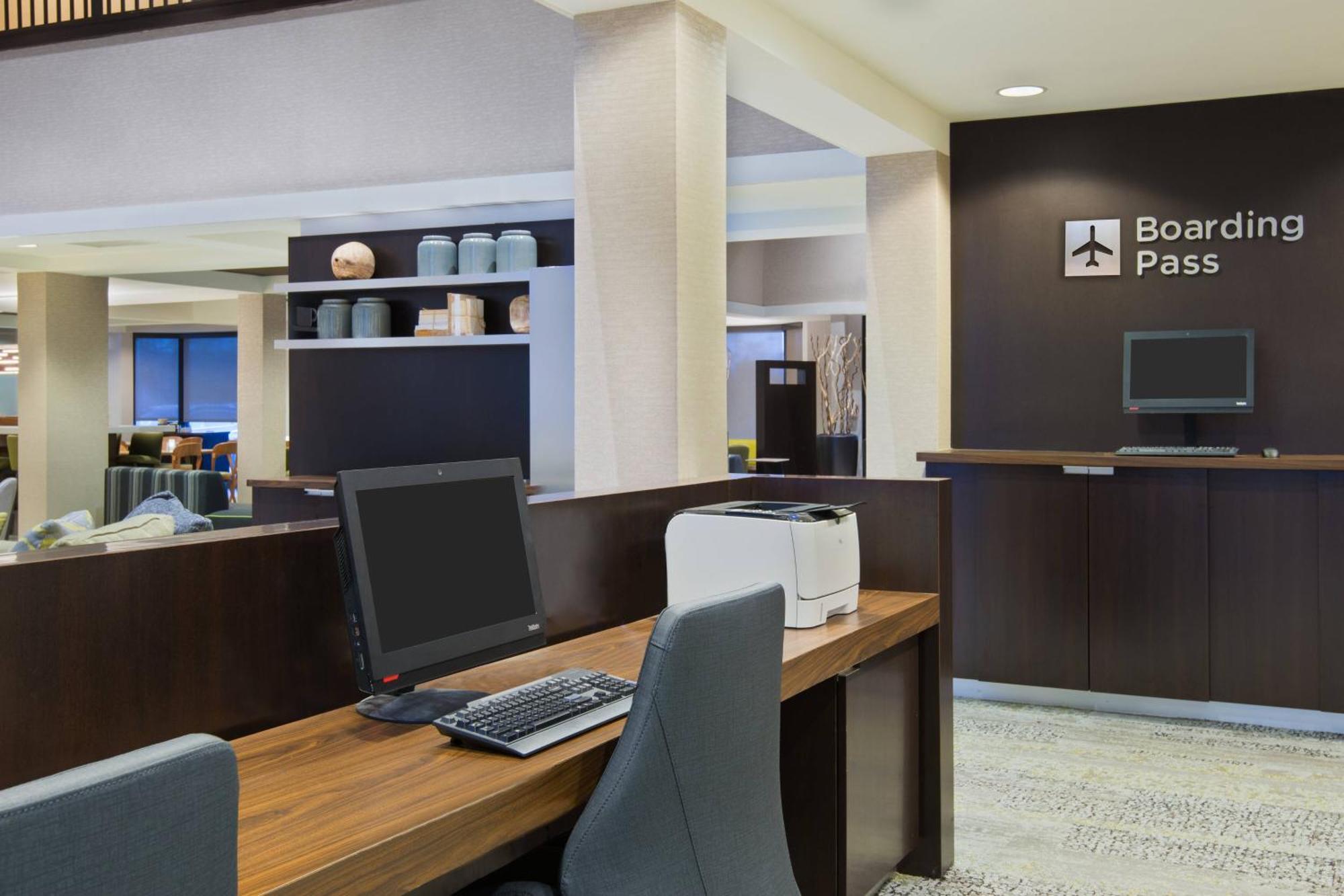Courtyard By Marriott Springfield Airport Exterior foto