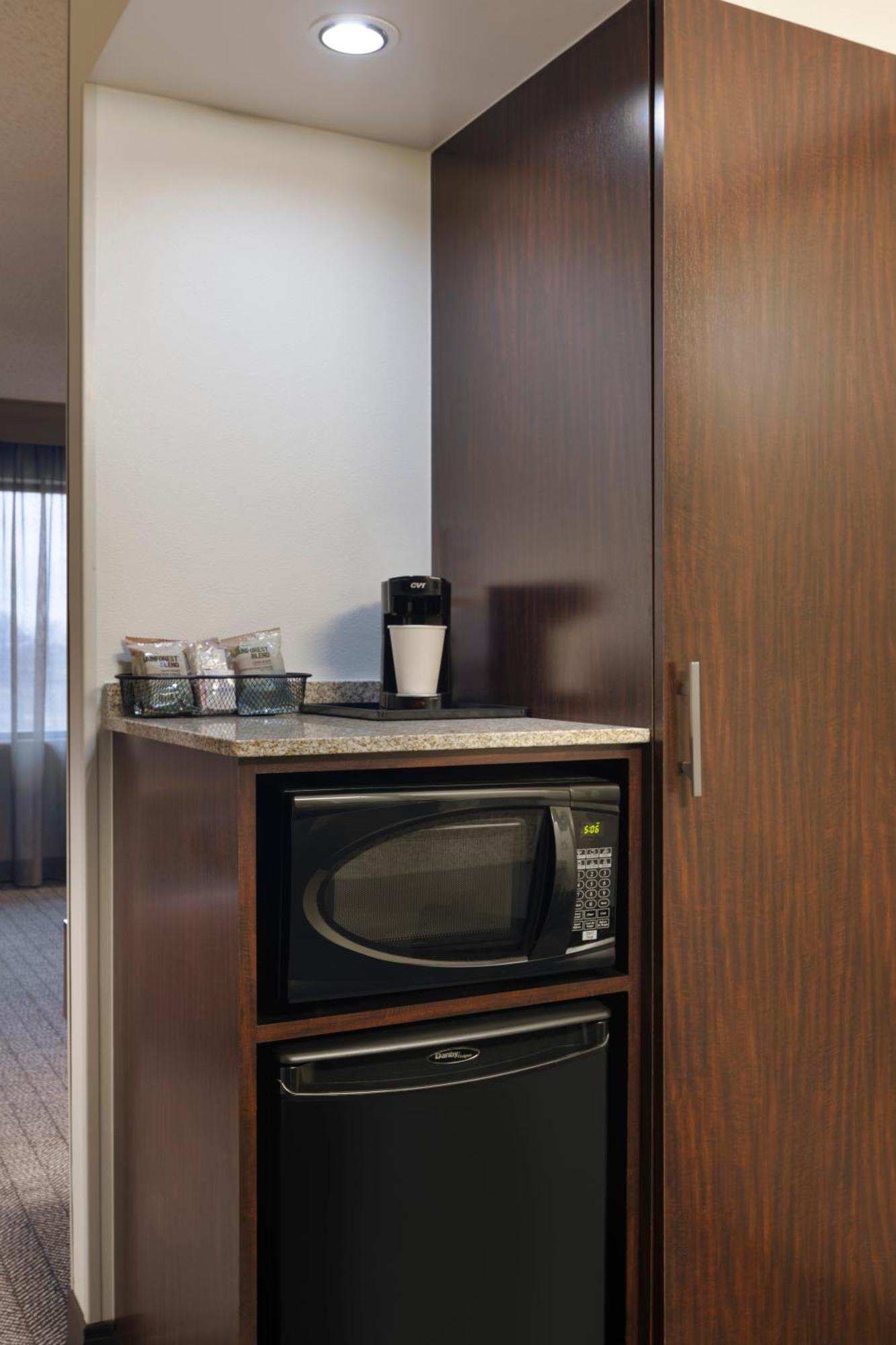 Courtyard By Marriott Springfield Airport Exterior foto