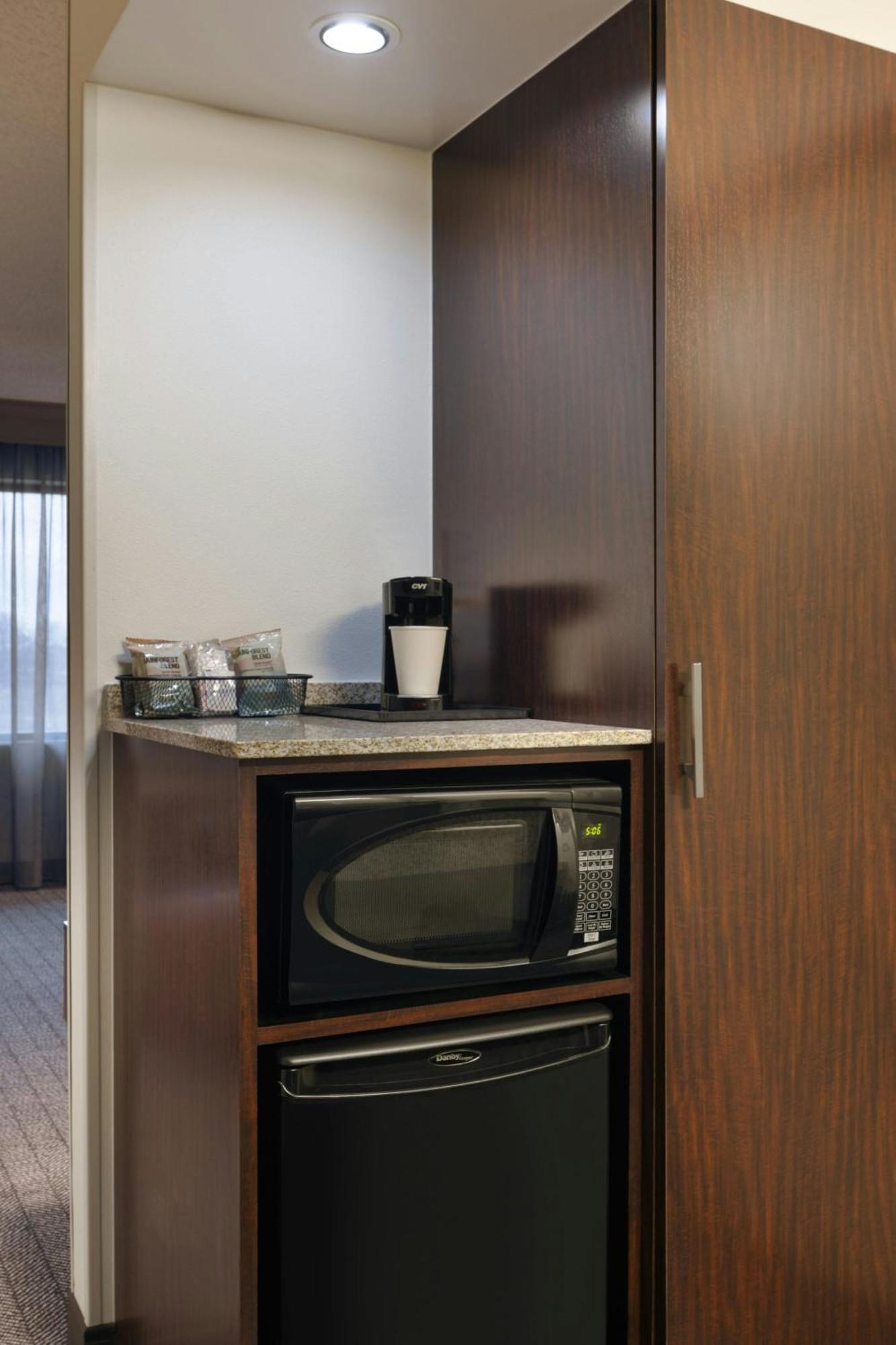 Courtyard By Marriott Springfield Airport Exterior foto