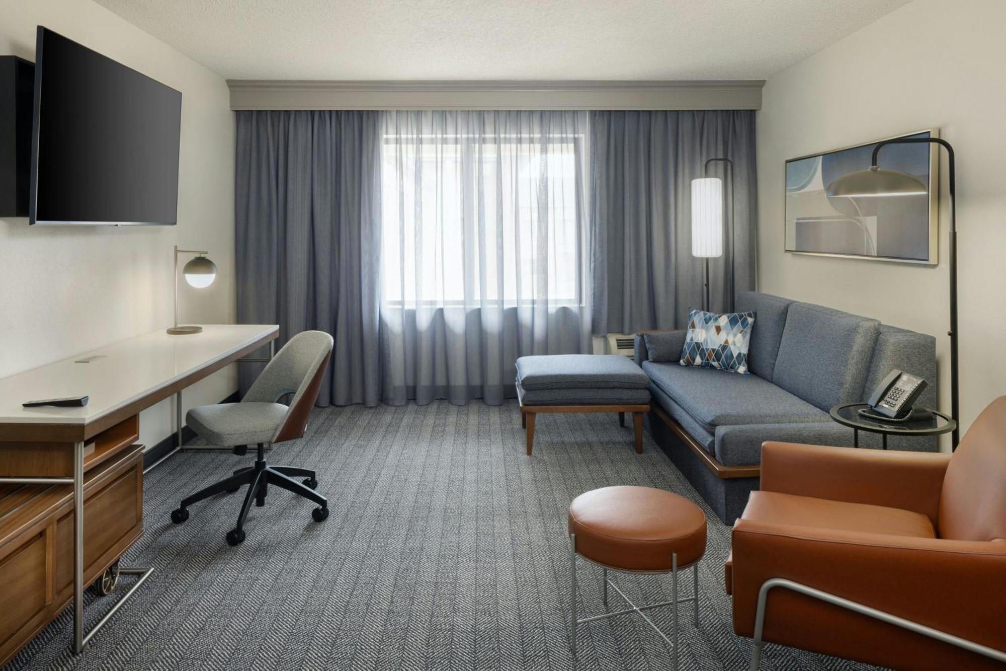 Courtyard By Marriott Springfield Airport Exterior foto