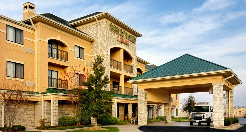 Courtyard By Marriott Springfield Airport Exterior foto